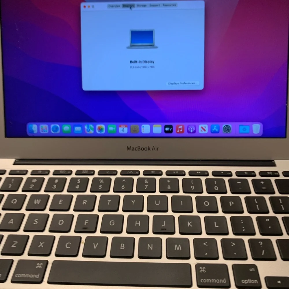 Apple MacBook Air - Sleek Silver Design